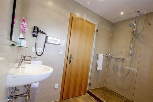 Feldmochinger Hof 4* Munich